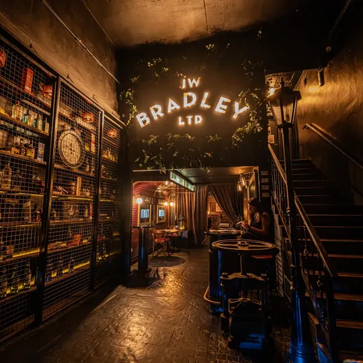 La barra de J.W. Bradley